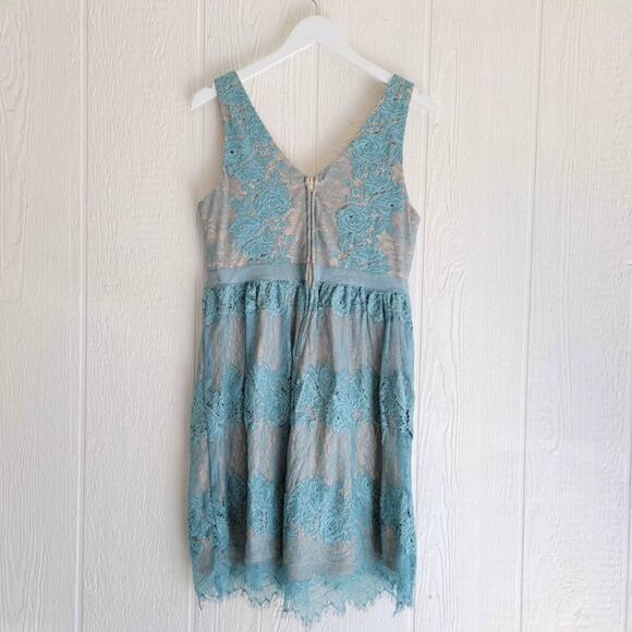Francesa’s Turquoise lace dresss - Picture 2 of 5
